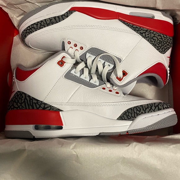 Jordan 3 fire red size 9men